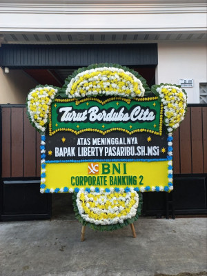 Papan Bunga Duka di Ujunggenteng