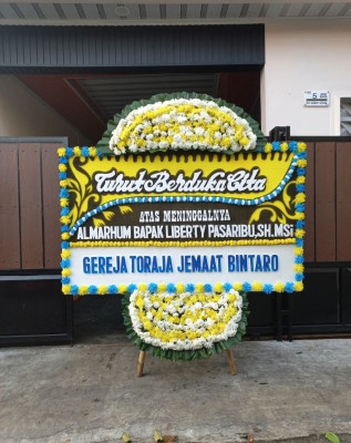 Papan Bunga Duka di Ujunggenteng