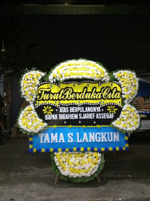 Papan Bunga Duka di Ujunggenteng